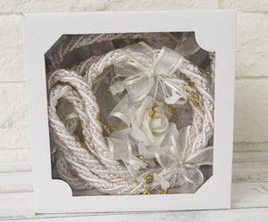 White with Gold Accent Traditional Lasso